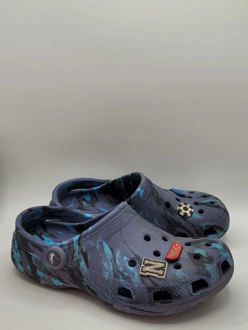 Crocs Marbled Blue Clogs Size 6 In Juniors